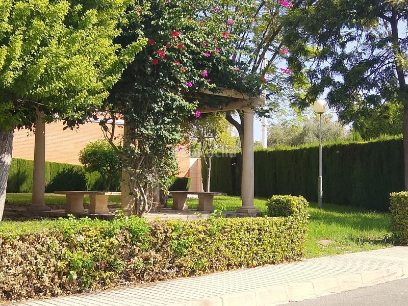 Foto bed731cc-8309-40a0-bdaa-7c89aae1b1cc. Casa adossada amb aparcament piscina a Ciutat Esportiva Elche / Elx