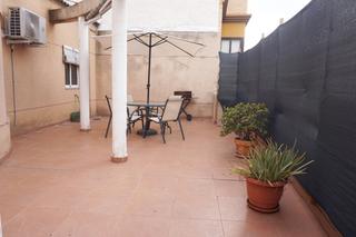 Rent Penthouse in Plaza Crevillente - Antiguos Juzgados - El Asilo. Alquiler ático zona pisos azules