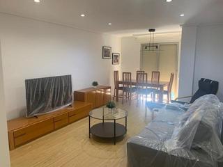 Lloguer Pis a Plaza Crevillente - Antiguos Juzgados - El Asilo. Gran vivienda en alquiler con ascensor