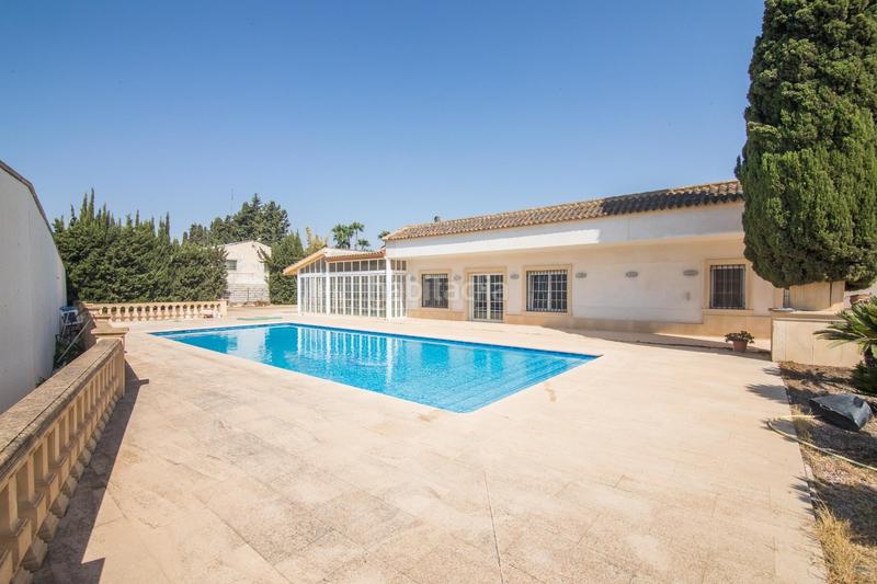 Foto 291bb756-7407-4be8-8d5b-ff76e739e27b. Chalet with heating parking pool in Peña de las Águilas Elche / Elx