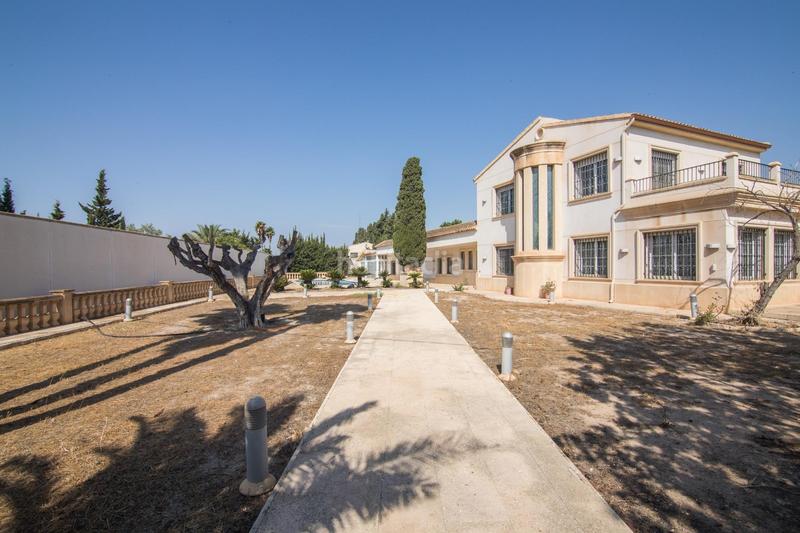 Foto 3e90709b-44c0-4ccb-bc6f-861207619dc3. Chalet with heating parking pool in Peña de las Águilas Elche / Elx