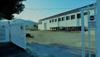 Bâtiment à usage industriel à La Murada - Los Vicentes. Nave con terreno  negocio caravanas