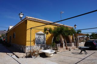 Lloguer Xalet a Albatera. Chalet en alquiler larga temporada  albatera