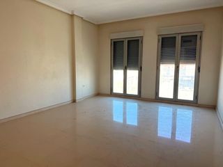 Appartamento in Albatera. Amplia vivienda con garaje y trastero en albatera