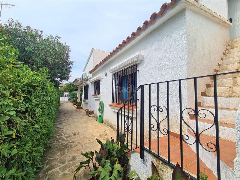 Foto d660e517-b38a-48b0-838d-c6dc265a2a5c. Alquiler casa adosada ?? chalet individual con jardín – alquiler de temporada en Cambrils