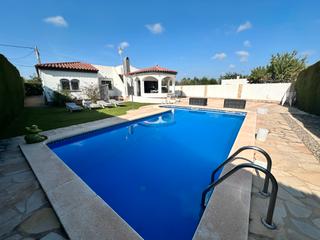 Casa en Platja de Mont-roig. ? ¡vive en una planta, con piscina y gran jardín! ?