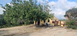 Masia a Montbrió del Camp. Casa rustica en el camo