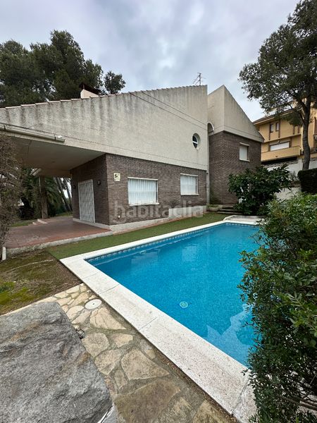 Foto b66b0d70-ca7f-428f-87d0-f73309bfd701. Xalet amb xemeneia calefacció aparcament piscina a Salou