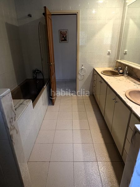 Foto c3a1bab0-d7e0-4f73-ac79-c12efd2b3680. Xalet amb xemeneia calefacció aparcament piscina a Salou