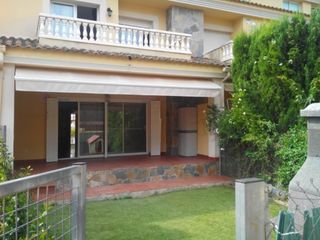 Casa adossada a Els Tallats - Mas Olivé. ?? magnífico chalet adosado de cuatro plantas con piscina