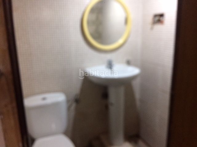 Foto 1e618819-9ca4-467f-b813-4d8732656950. Local comercial a Avenida de Abril-9 de Octubre Sagunt