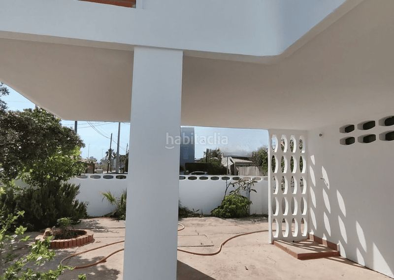 Foto 33a3a2ac-2e6a-483e-8343-8d0bc734f394. Casa amb aparcament a Almenara