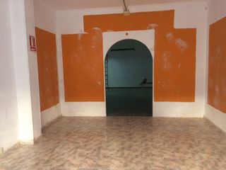 Local Comercial a Avenida de Abril-9 de Octubre
