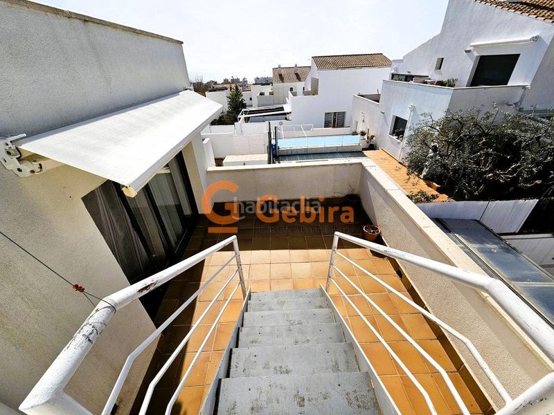 Foto c71baadb-b347-43fa-8289-766ea43b3046. Casa adosada bombazo en Mas Mel! apareada con piscina, vistas al mar y 4 habitaciones en Calafell