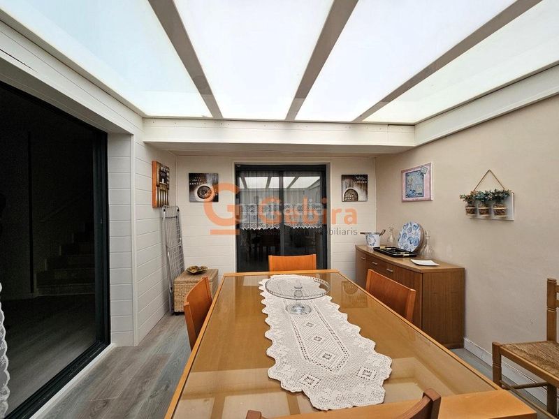 Foto c7fcd349-5cc2-46c8-97f9-e140f41b4563. Casa adosada bombazo en Mas Mel! apareada con piscina, vistas al mar y 4 habitaciones en Calafell