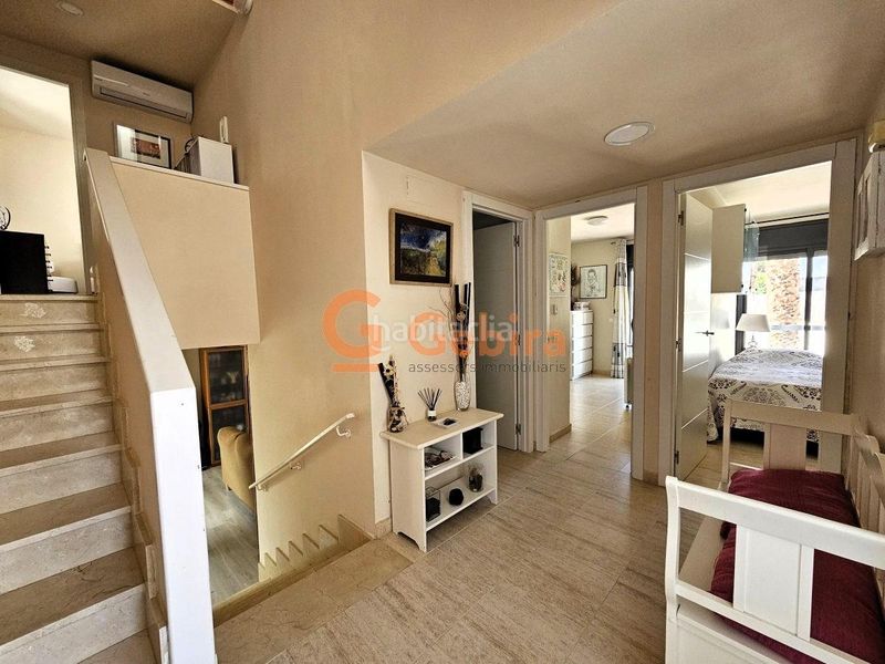 Foto ec92ad42-9879-4459-967e-b2ff18f38757. Casa adosada bombazo en Mas Mel! apareada con piscina, vistas al mar y 4 habitaciones en Calafell