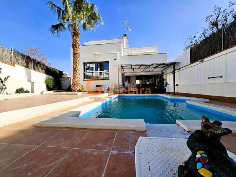 Foto 02cba2b6-e566-4f2b-b38e-e305cb1a31b9. Casa adossada amb calefacció aparcament piscina a Calafell