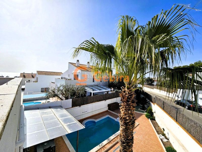 Foto b6c9bbb6-16a0-4d88-b271-d3762d8fa9e6. Casa adossada amb calefacció aparcament piscina a Calafell