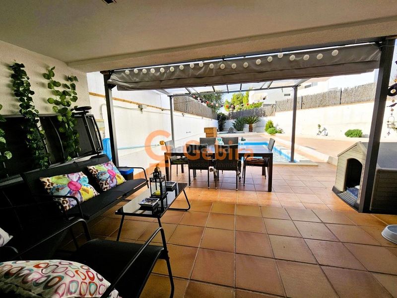Foto cd52610c-ccf6-4f73-a9e4-d561362ec78e. Casa adossada amb calefacció aparcament piscina a Calafell