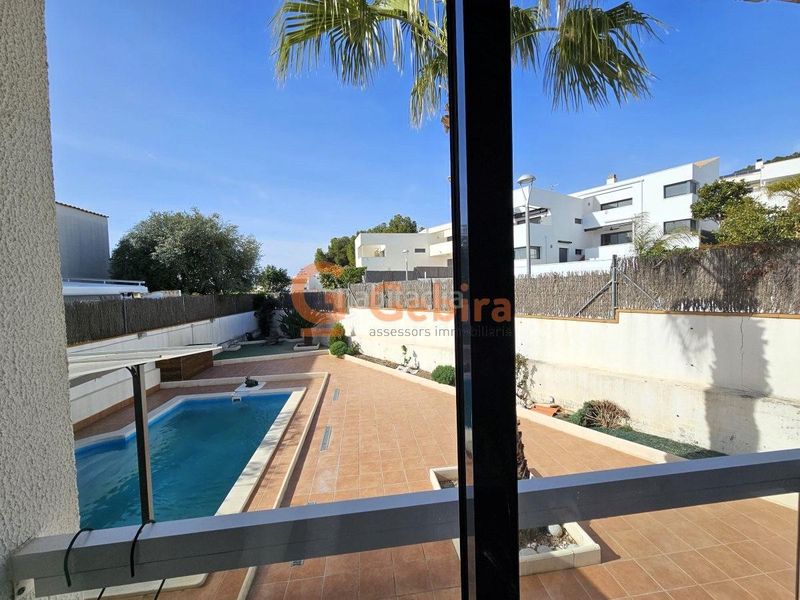 Foto d8139012-5af8-4bbd-a6fa-607a71b4098c. Casa adossada amb calefacció aparcament piscina a Calafell