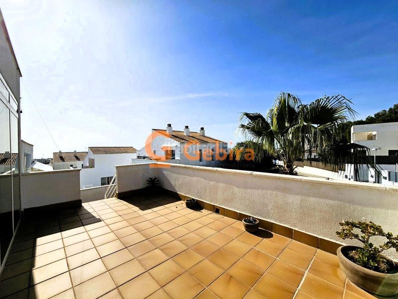 Foto f8d04c9f-1311-4b63-8d68-4c040b60c014. Casa adossada amb calefacció aparcament piscina a Calafell