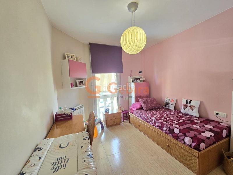 Foto 0b5d134b-d299-4747-b287-7f0aa7b2e4c3. Casa adosada  esquinera con piscina comunitaria en Cunit
