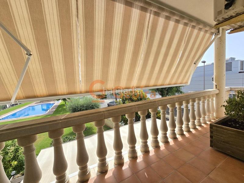 Foto 0bdf3e68-8244-4265-af21-23bdd78c3d3f. Casa adosada  esquinera con piscina comunitaria en Cunit