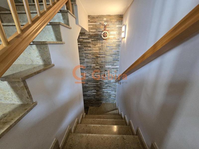 Foto 1690b6c6-dbe4-4ddd-a60f-7194be709332. Casa adosada  esquinera con piscina comunitaria en Cunit