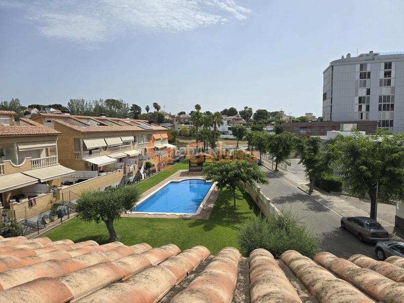 Foto 7ac62bbc-c53e-4b85-bba5-8414a78c17ca. Casa adosada  esquinera con piscina comunitaria en Cunit