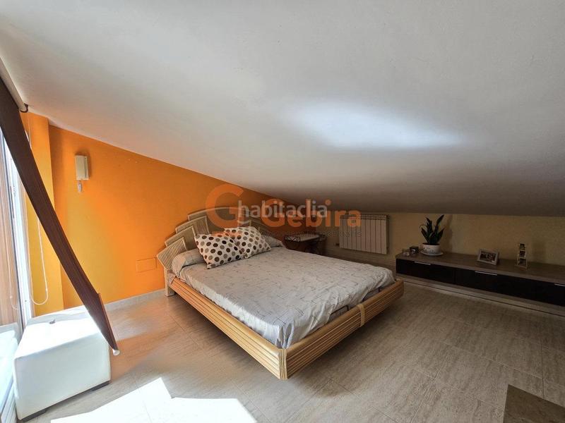 Foto b7e2833f-48fb-4a1c-acc4-02331bd8a5c1. Casa adosada  esquinera con piscina comunitaria en Cunit