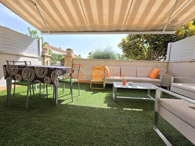 Foto c1c7685e-5f0a-43a4-b7d6-b2f20c51bd3a. Casa adosada  esquinera con piscina comunitaria en Cunit