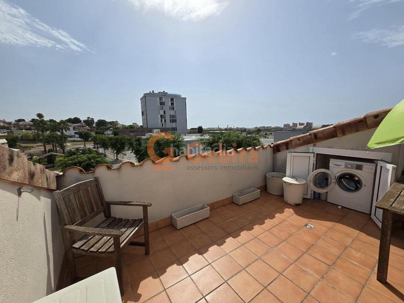 Foto c8e6d37f-8fe9-4ca0-8f87-0bd1d5e605d2. Casa adosada  esquinera con piscina comunitaria en Cunit