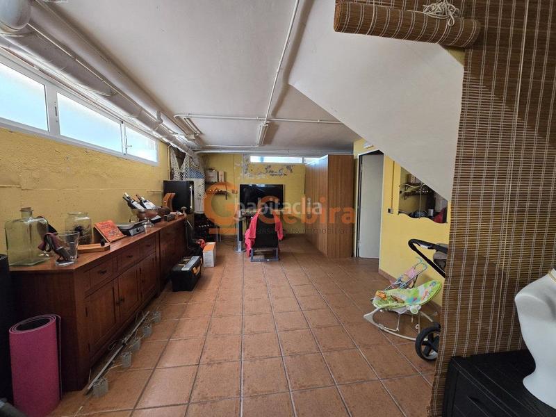 Foto d153f9a8-1861-4cec-ab46-94262035a23c. Casa adosada  esquinera con piscina comunitaria en Cunit