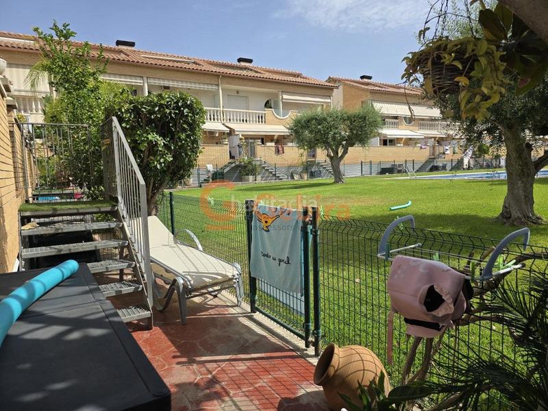Foto e316b4d4-3c2f-4b04-9e49-364604929f2f. Casa adosada  esquinera con piscina comunitaria en Cunit