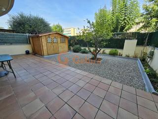 Planta baixa a Prat de Cunit. Planta baja con piscina comunitaria