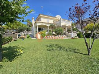 House in Cunit Residencial. Casa independiente en el parc central