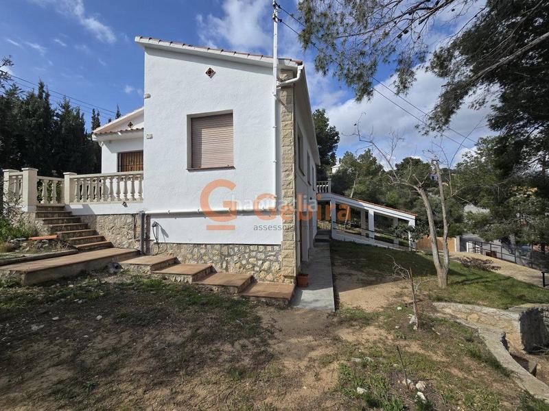 Foto 064b99fb-d138-4ffb-9502-6faaf80c5a7c. Casa  independiente con gran parcela en los jardines en Cunit