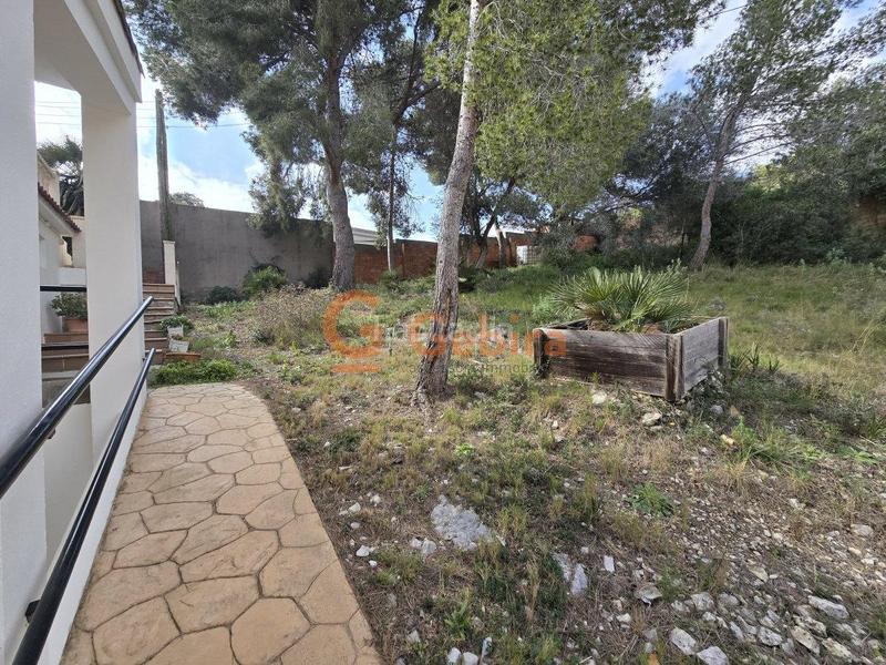 Foto 2d5f791d-ec95-444c-ad16-c5f6fa8be6e7. Casa  independiente con gran parcela en los jardines en Cunit