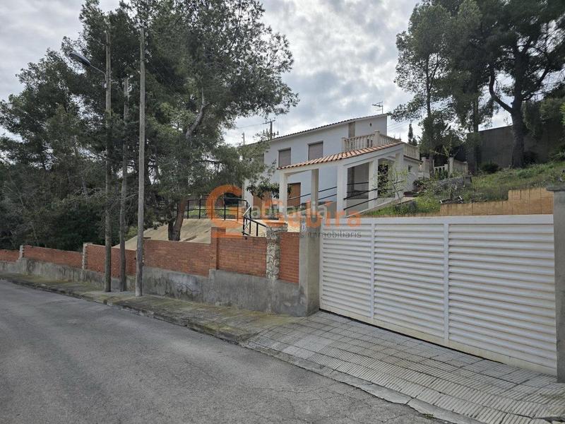 Foto 876b921b-165f-4e2a-b59a-5d458a685bc2. Casa  independiente con gran parcela en los jardines en Cunit