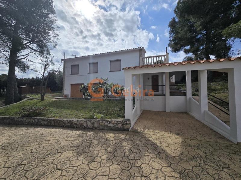 Foto d6c70781-d4e8-4d46-b433-2f99cab4a7f0. Casa  independiente con gran parcela en los jardines en Cunit