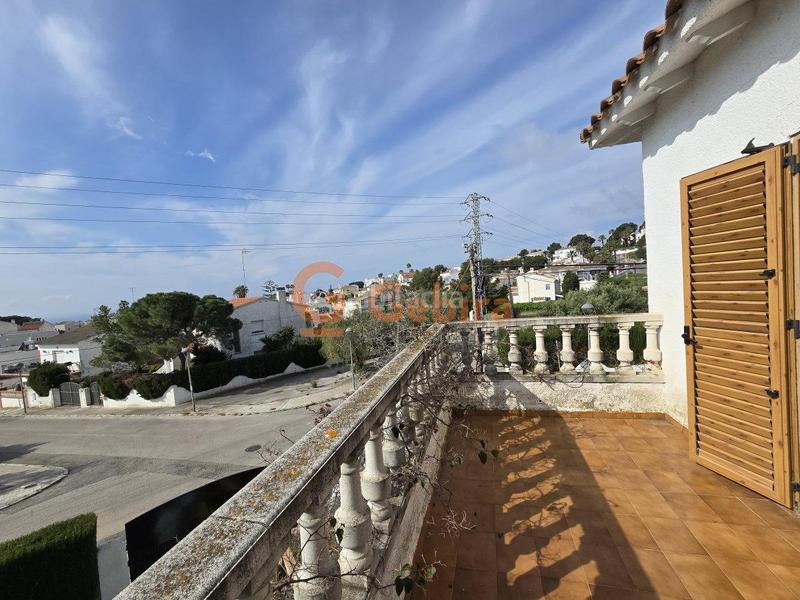 Foto 57a72a61-a003-4450-b848-b54c11e5e464. Casa  independiente esquinera en el rectoret en Cunit