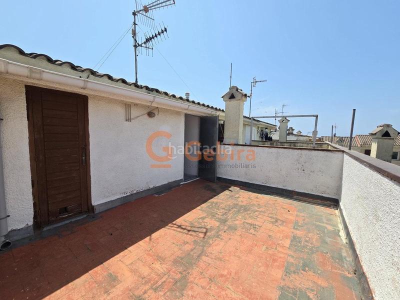 Foto 18573308-0950-4d10-b145-3e97a15cd180. Casa adosada  esquinera con piscina comunitaria en Cunit