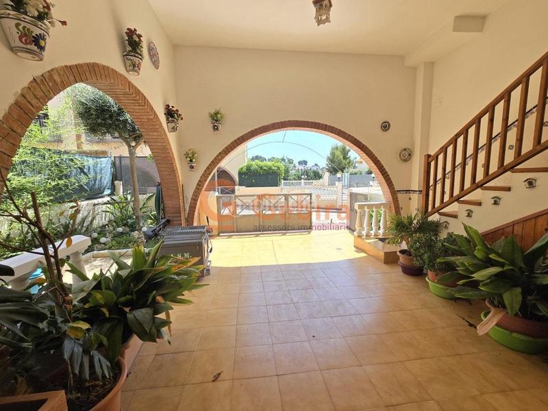 Foto 8bc270b1-b0e4-4145-b0b2-5125b812f6c2. Casa adosada  esquinera con piscina comunitaria en Cunit