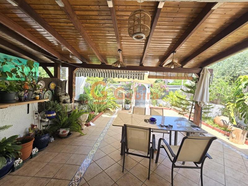 Foto a244af64-c876-4c68-8cf2-533ed91329d9. Casa adosada  esquinera con piscina comunitaria en Cunit
