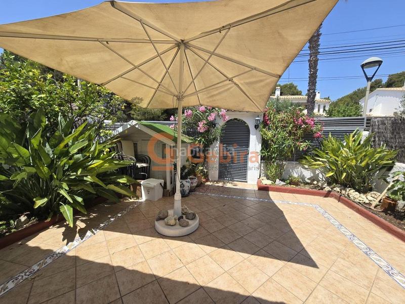 Foto e30a5931-60e2-4af9-b93b-89b215429778. Casa adosada  esquinera con piscina comunitaria en Cunit