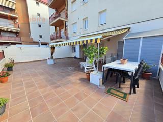 Piso en Segur de Calafell Nucli Urbà. Piso con terraza a nivel de 73 m2  al lado de la playa se segur