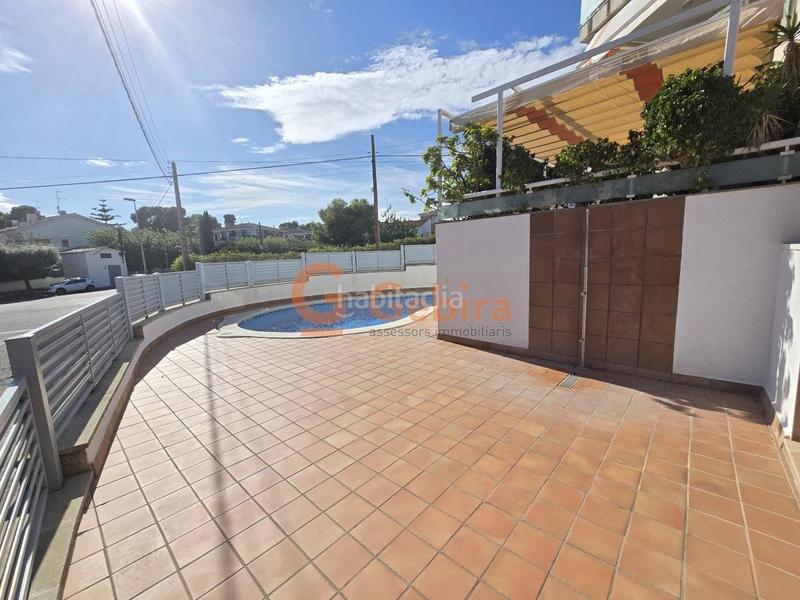 Foto 496e5be1-8eb8-4321-9037-1917da742aec. Piso  céntrico con piscina y vistas despejadas en Cunit