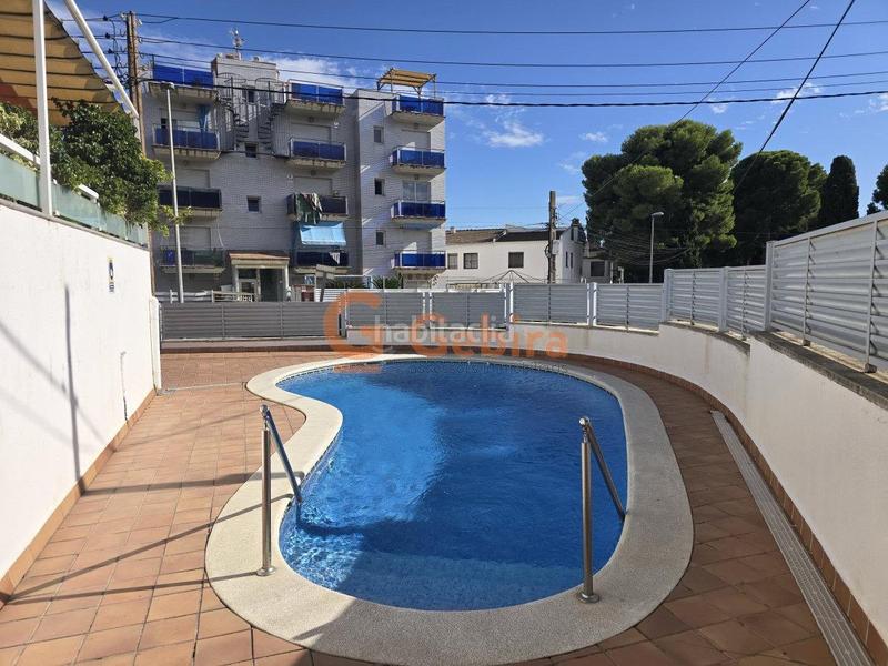 Foto 72e1db17-4df2-4803-afc7-4817e3fa10a0. Piso  céntrico con piscina y vistas despejadas en Cunit