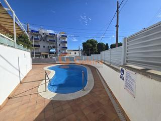 Appartement à Cunit Residencial. Piso céntrico con piscina y vistas despejadas