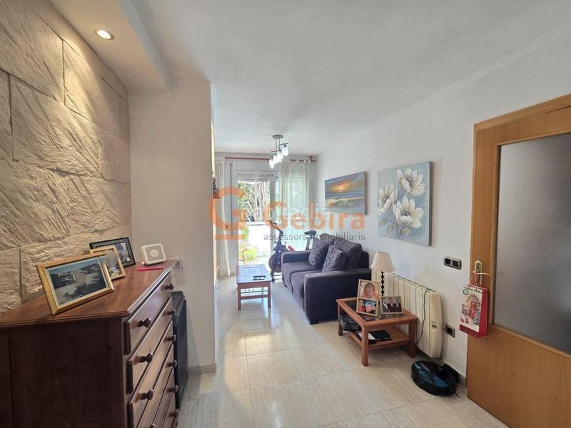 Foto a33d0eb3-2534-41b8-91fe-40ec83f4d815. Piso  céntrico con piscina y vistas despejadas en Cunit